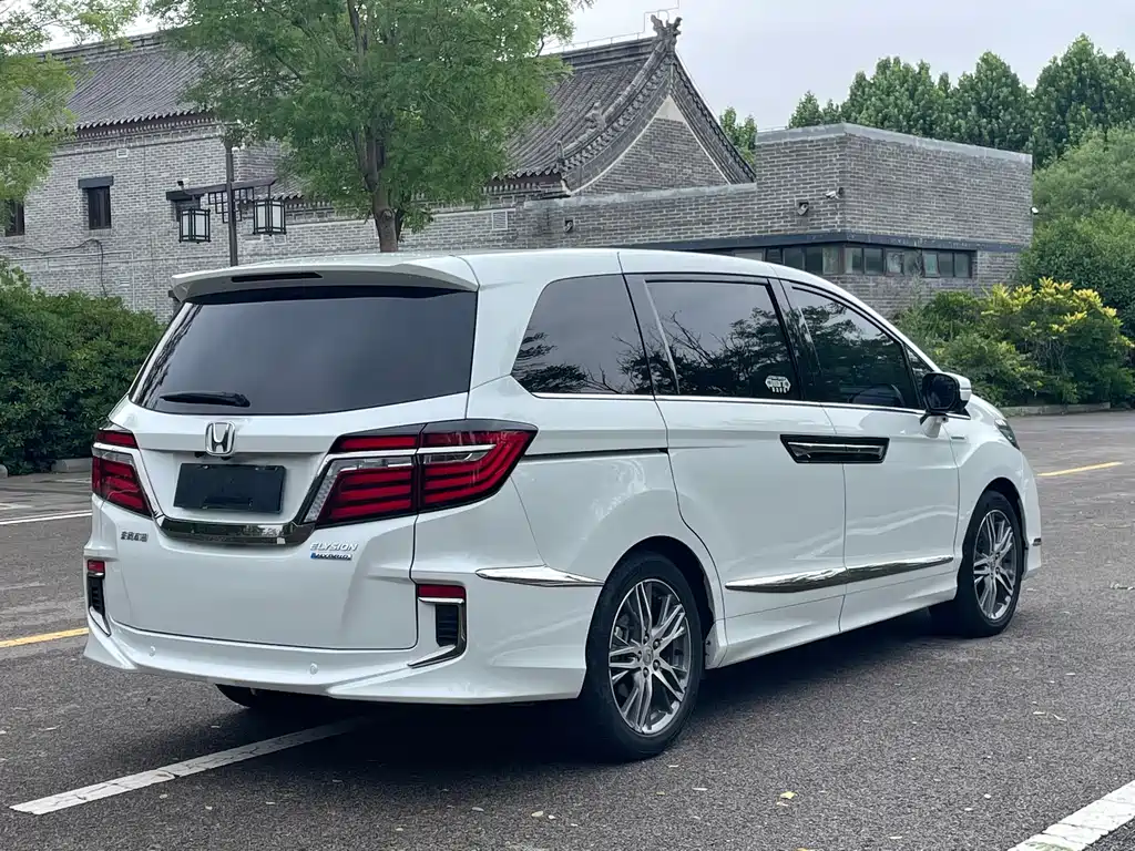 Elysion 2.0 L Hybrid Luxury