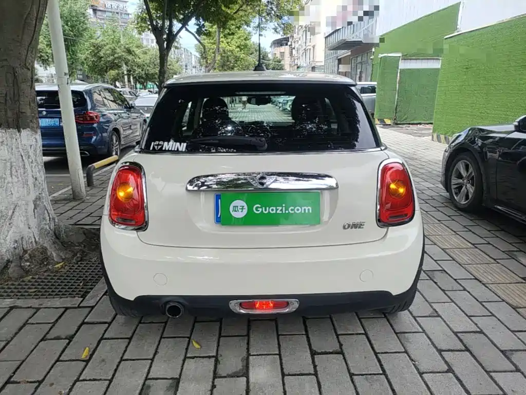 MINI 1.2 T ONE