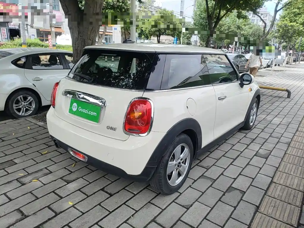 MINI 1.2 T ONE