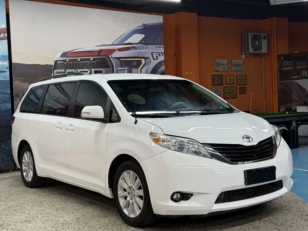 SIENNA 3.5 L 4 WD Auto