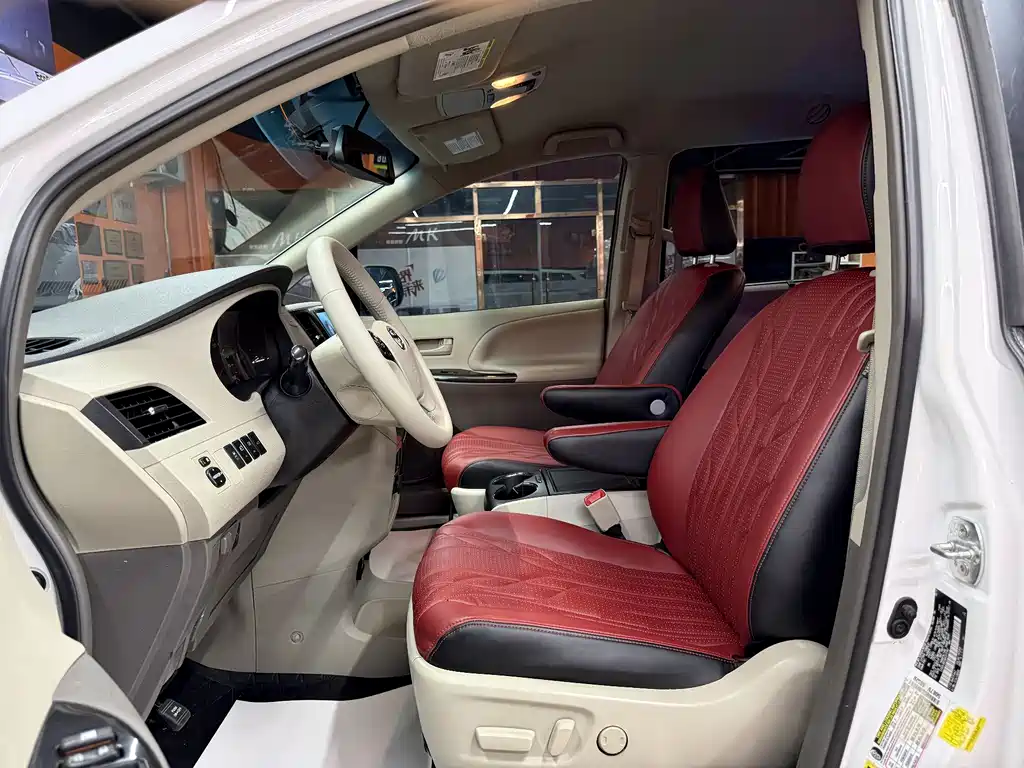 SIENNA 3.5 L 4 WD Auto