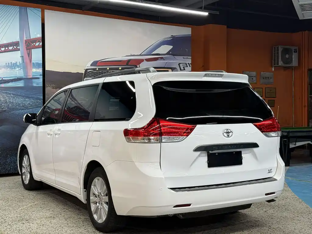 SIENNA 3.5 L 4 WD Auto