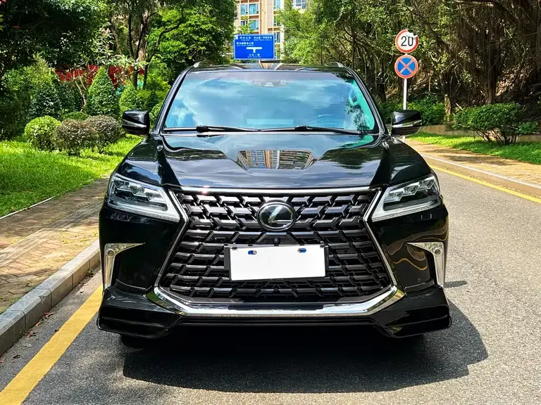 Lexus LX 570 Distinguished Luxury