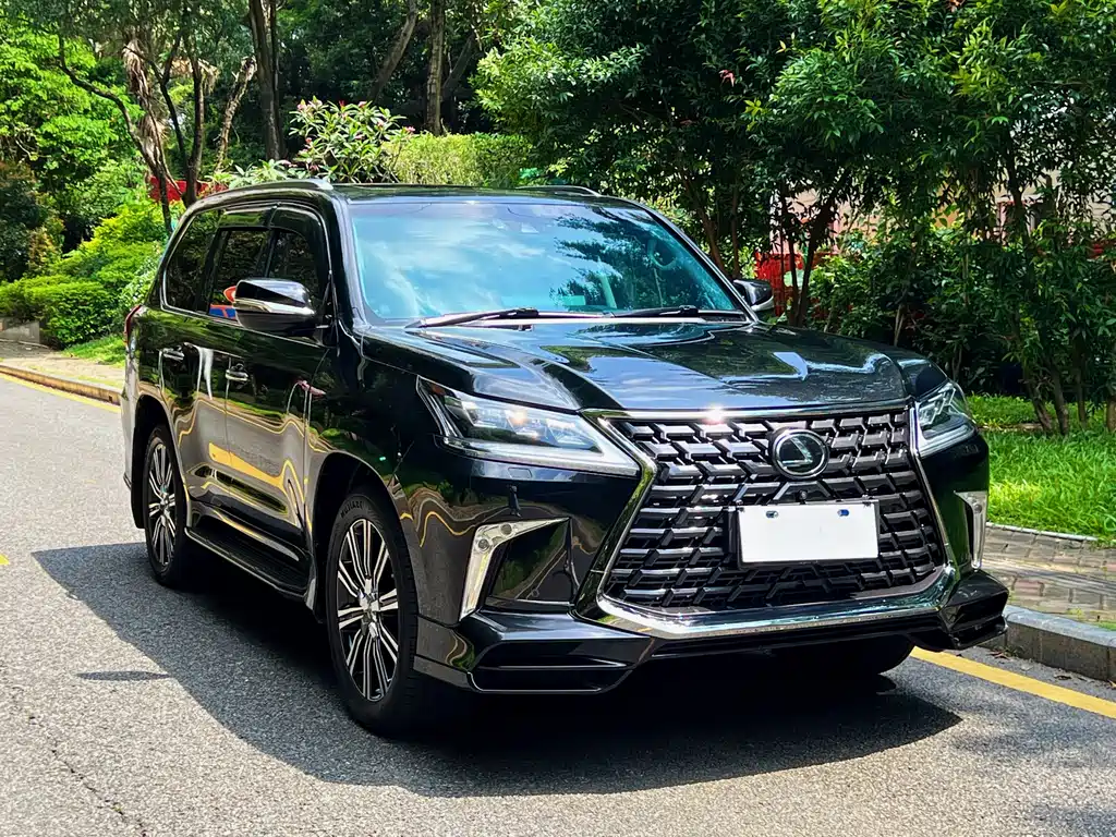 Lexus LX 570 Distinguished Luxury