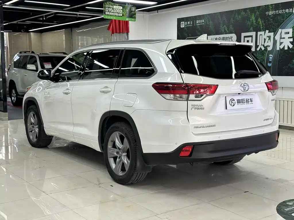 Highlander 2.0 T 4 WD Luxury 7-seat CN-V