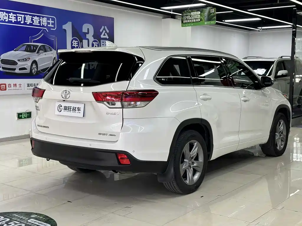 Highlander 2.0 T 4 WD Luxury 7-seat CN-V