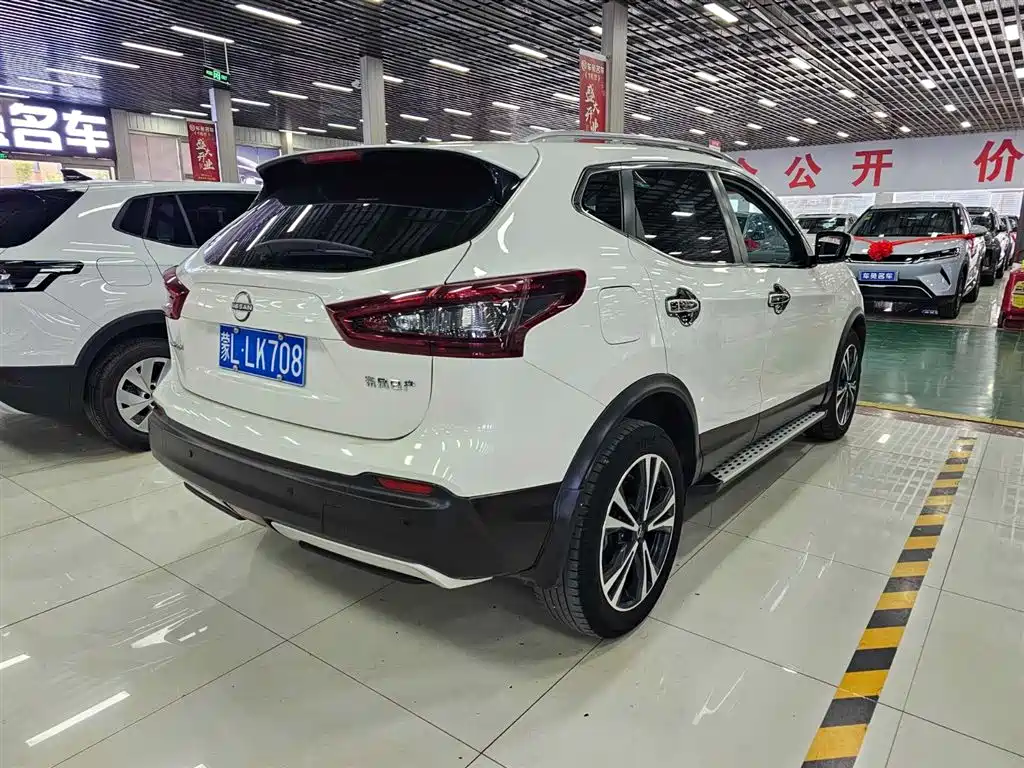 Qashqai Classic 2.0 L CVT XV+ Leading