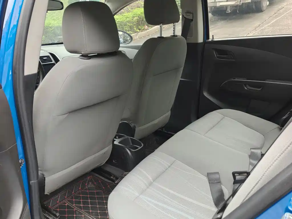 Aveo Sedan 1.4 L AT Sunroof