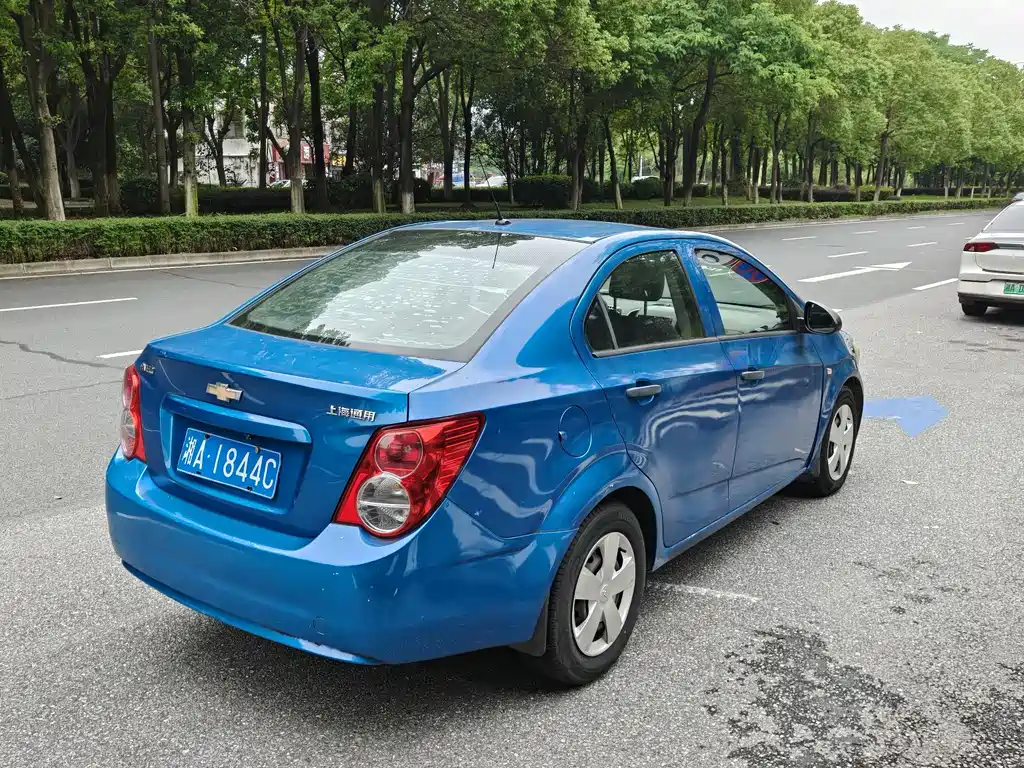 Aveo Sedan 1.4 L AT Sunroof