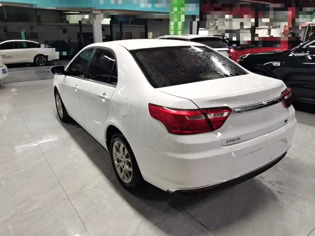 Vision 1.5 L Auto Distinguished