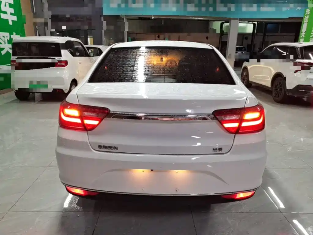 Vision 1.5 L Auto Distinguished