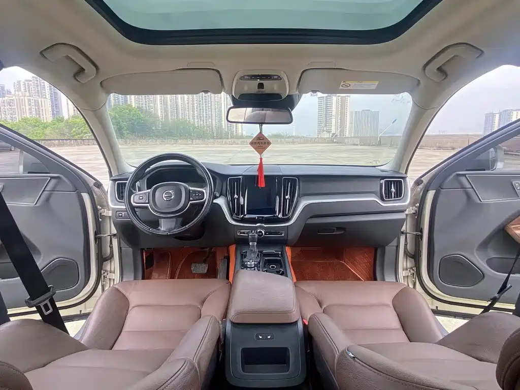 Volvo XC60 T5 4 WD Smart Ease CN-VI