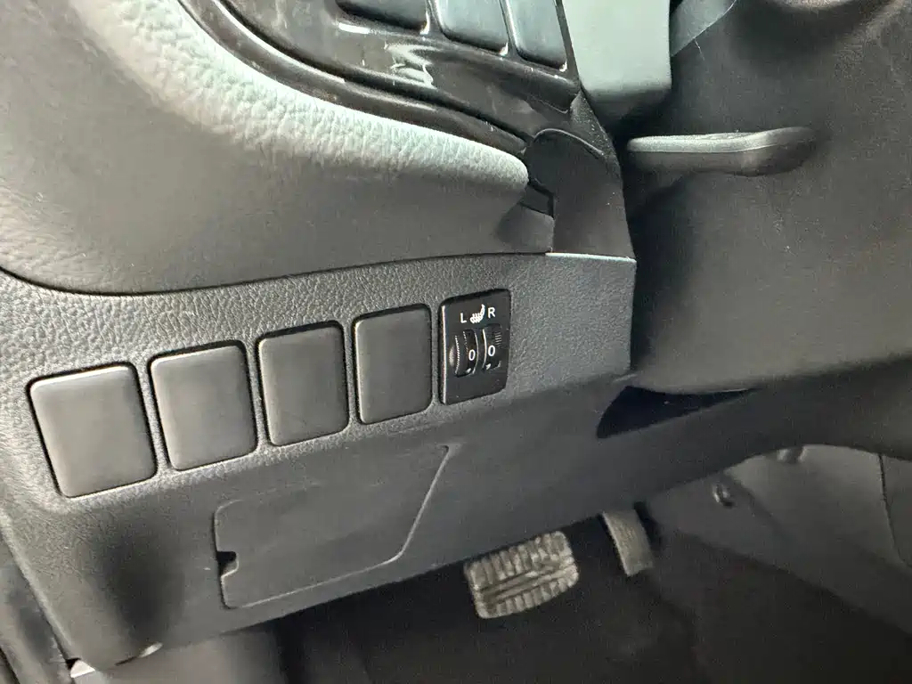 Outlander 2.0 L 2 WD Smooth Travel 5-seat