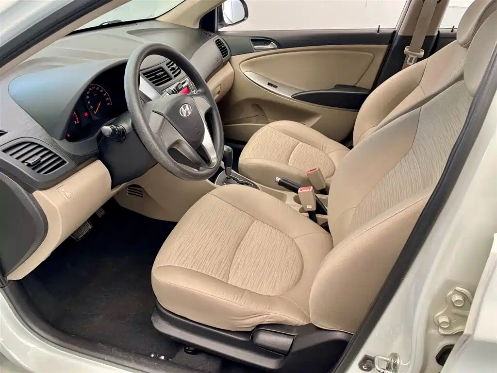 Accent 1.4 L Auto Intelligent GLS