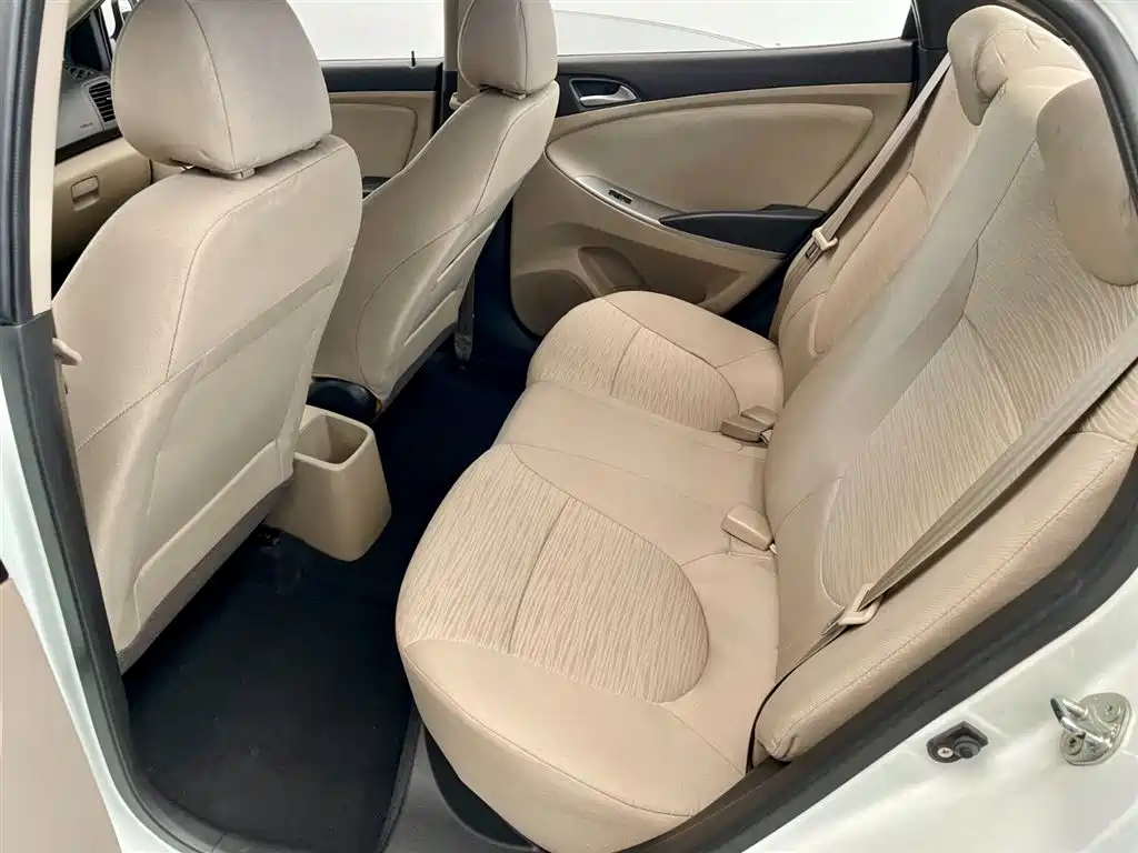 Accent 1.4 L Auto Intelligent GLS
