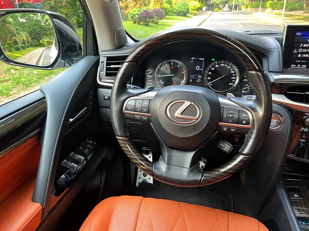 Lexus LX 570 Peak Special Edition