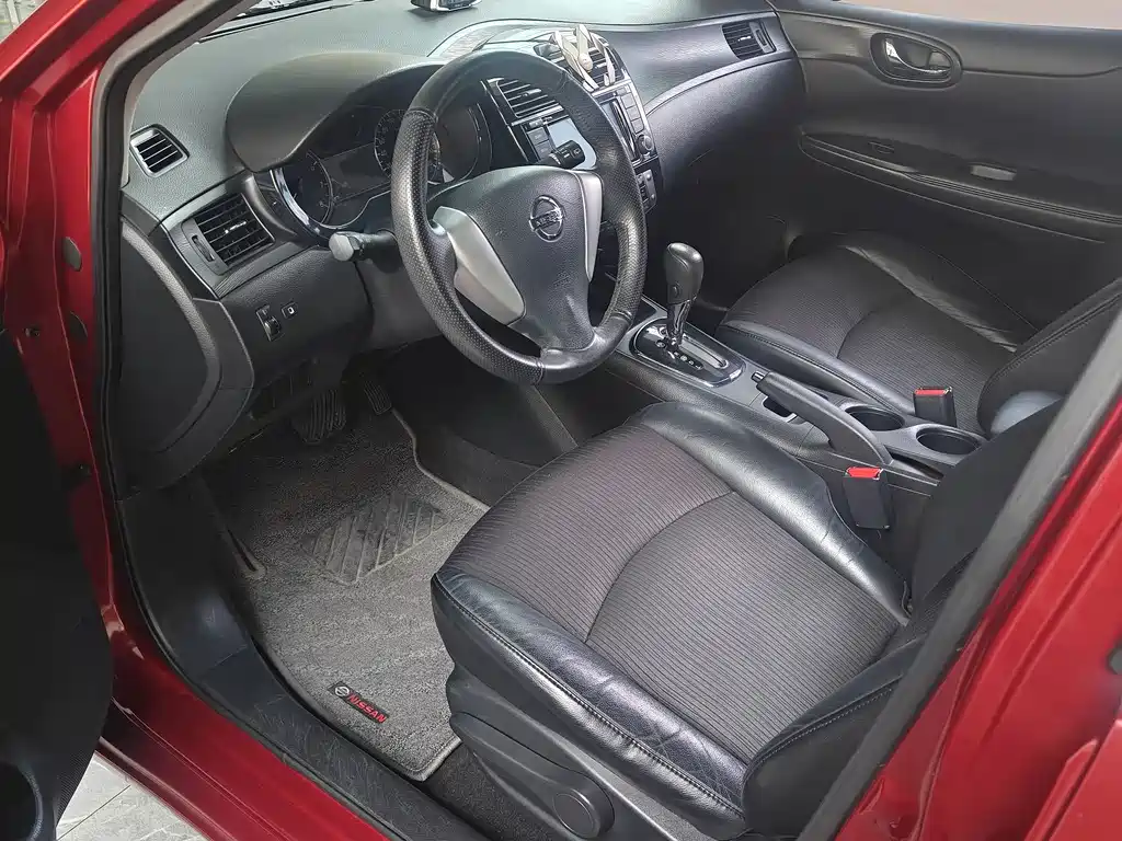 Tiida 1.6 L CVT Intelligent