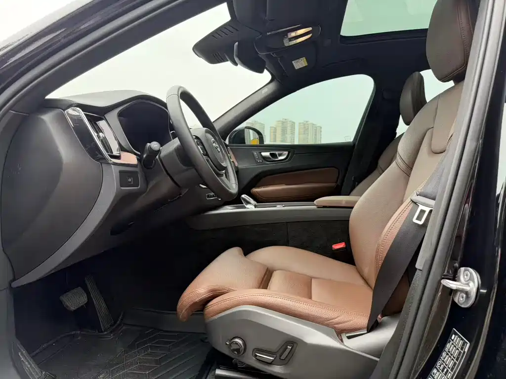 Volvo XC60 B5 4 WD Smart Vision Luxury