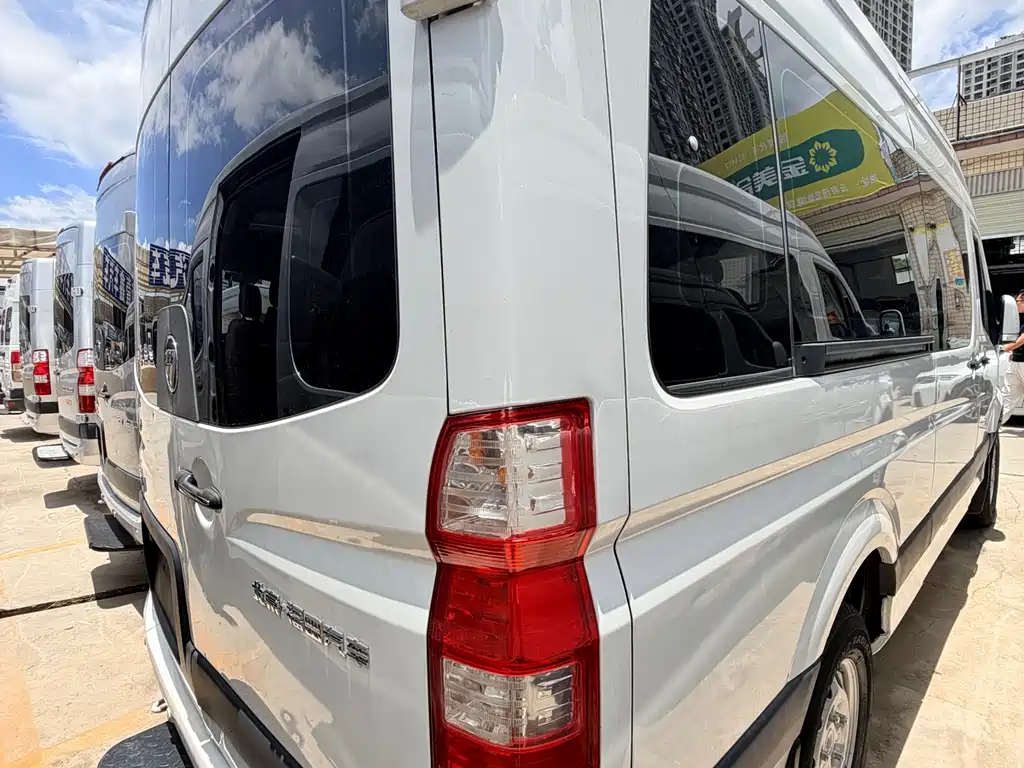 Toano 2.0 T Manual Highway LWB Mid Roof 5 6 7-seat4 F20 TC3