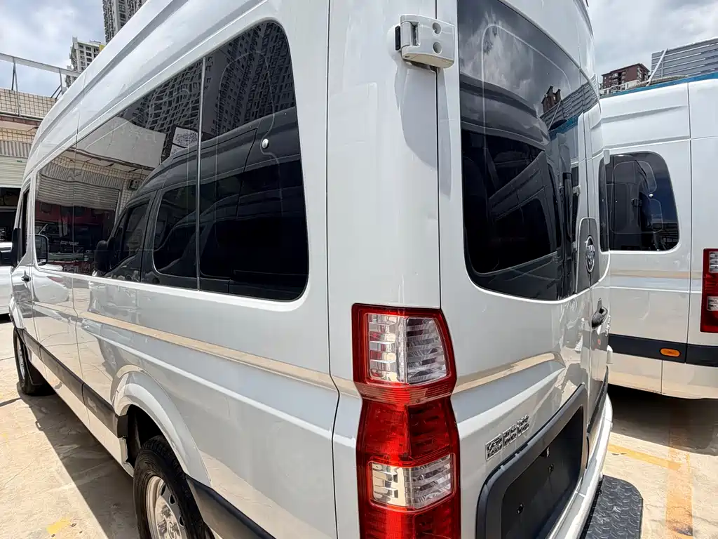 Toano 2.0 T Manual Highway LWB Mid Roof 5 6 7-seat4 F20 TC3