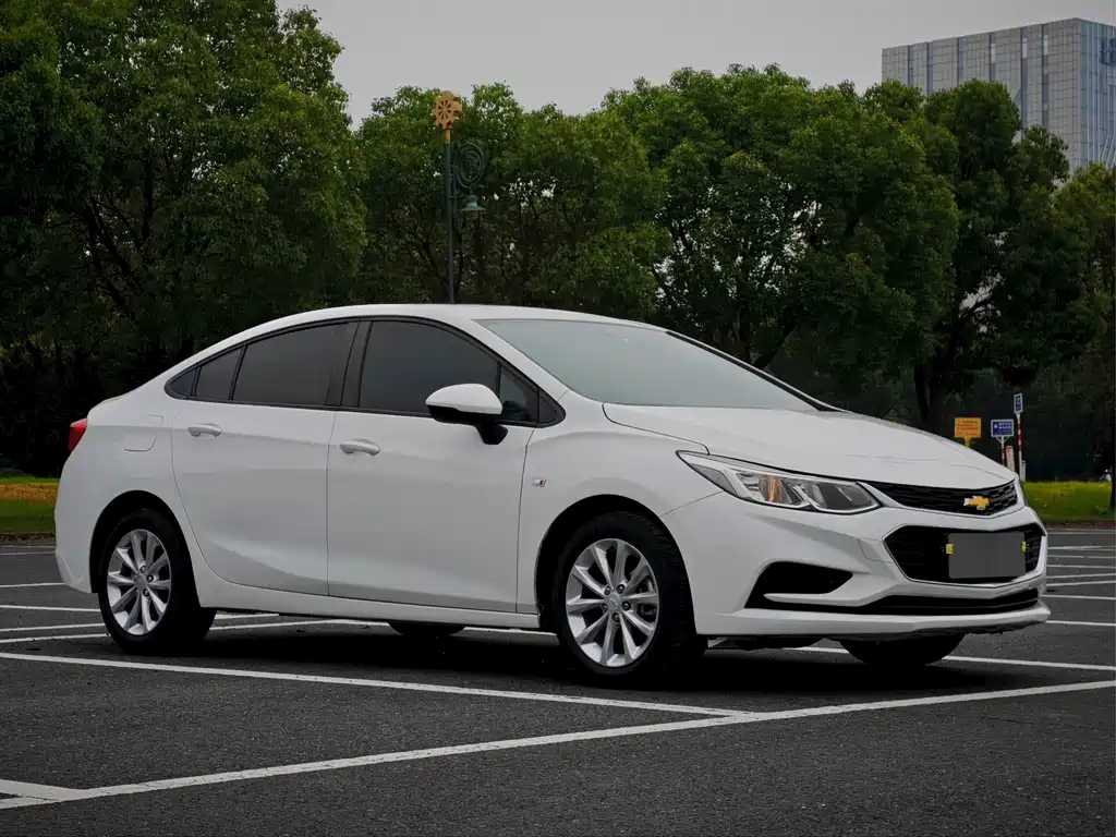 Cruze 320 Auto Pioneer Sunroof