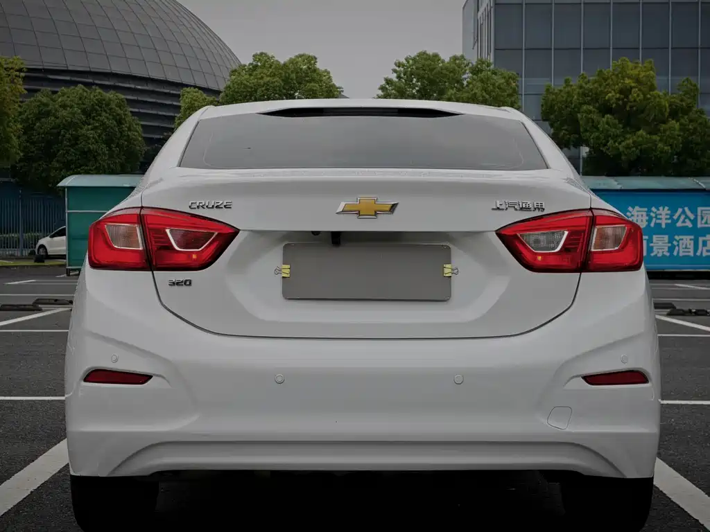 Cruze 320 Auto Pioneer Sunroof