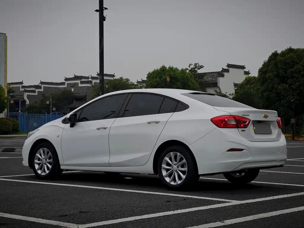 Cruze 320 Auto Pioneer Sunroof