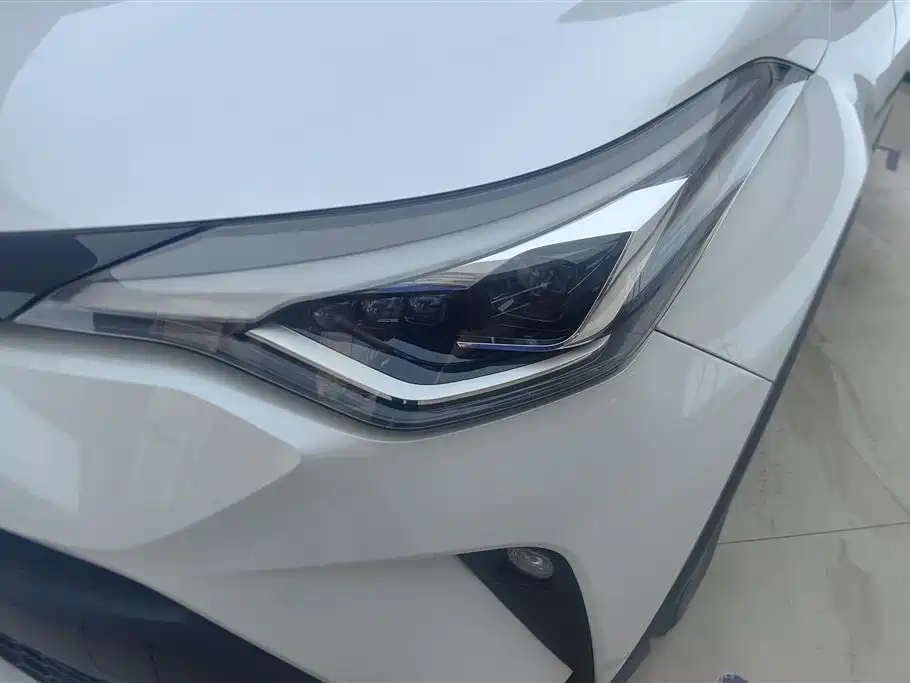 Toyota C-HR 2.0 L Luxury