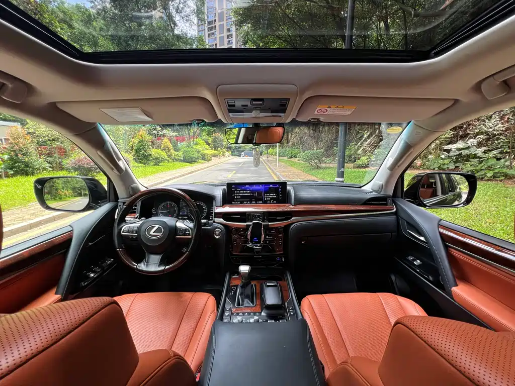 Lexus LX 570 Dynamic Luxury
