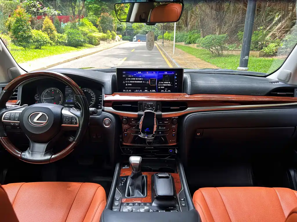 Lexus LX 570 Dynamic Luxury