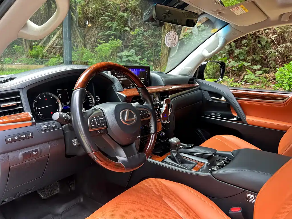 Lexus LX 570 Dynamic Luxury
