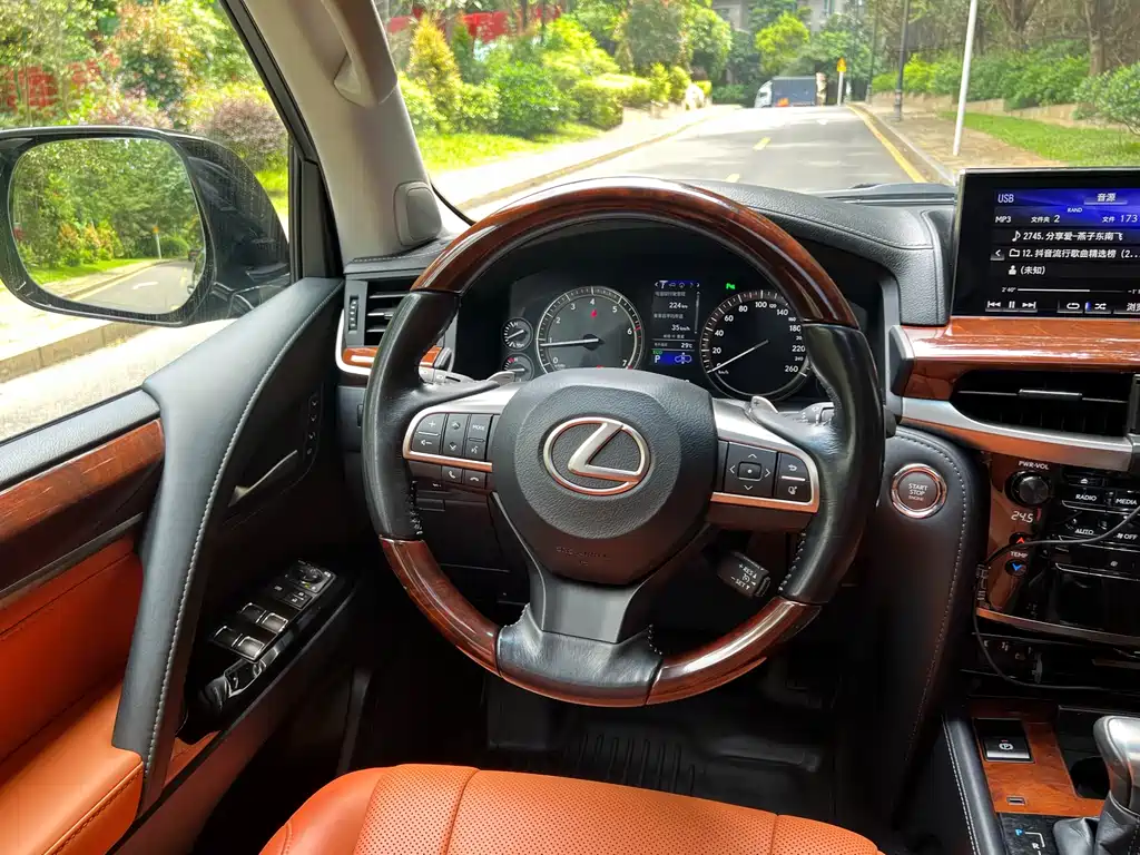 Lexus LX 570 Dynamic Luxury