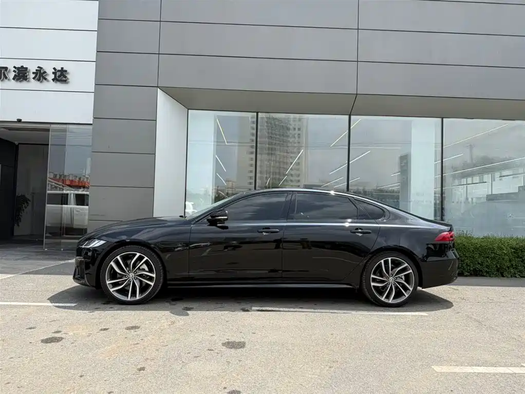 Jaguar XFL 捷豹XFL 2025款 2.0 T P300 四驱90周年典藏版