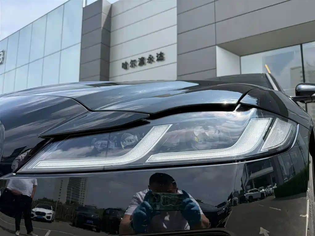 Jaguar XFL 捷豹XFL 2025款 2.0 T P300 四驱90周年典藏版