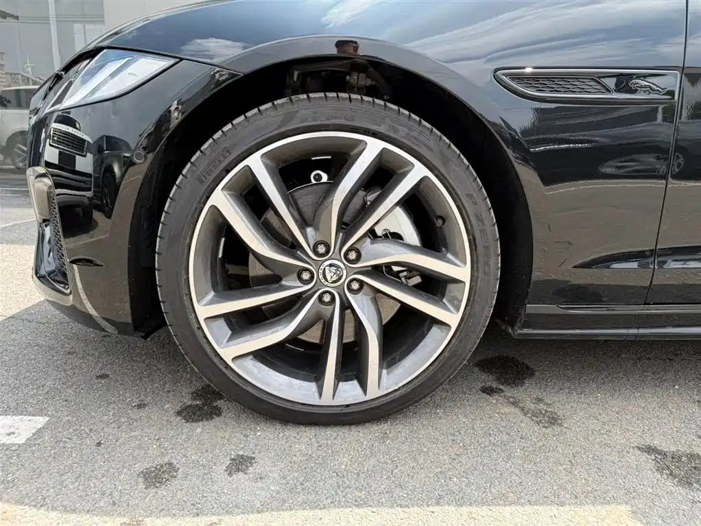 Jaguar XFL 捷豹XFL 2025款 2.0 T P300 四驱90周年典藏版