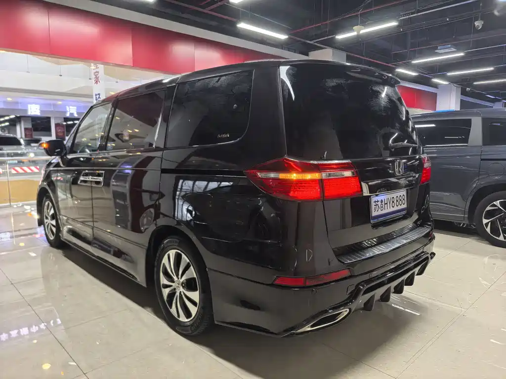 Elysion 2.4 L VTi-S Distinguished