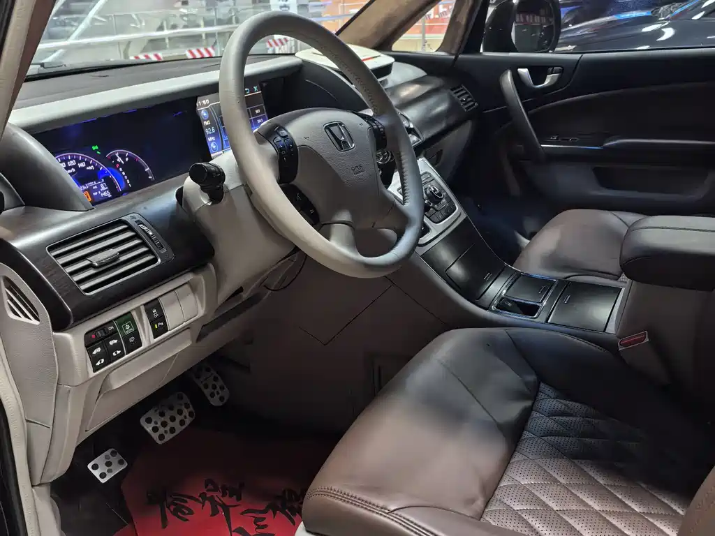 Elysion 2.4 L VTi-S Distinguished