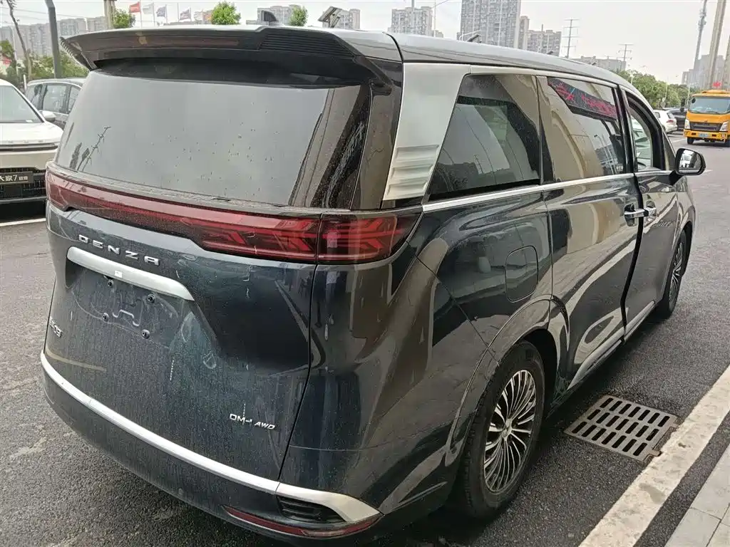 Denza D9 DM-i 970 4 WD Flagship