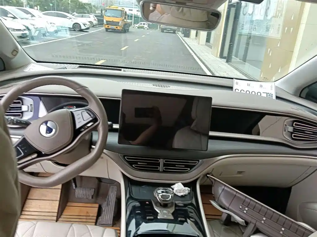 Denza D9 DM-i 970 4 WD Flagship