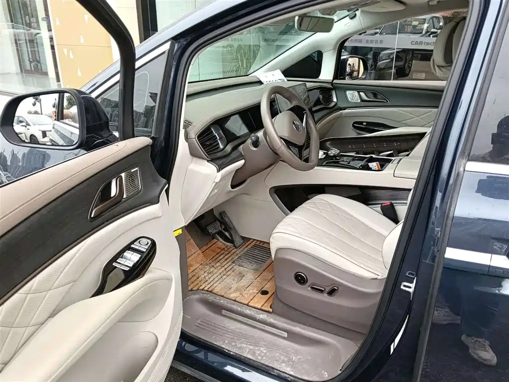 Denza D9 DM-i 970 4 WD Flagship