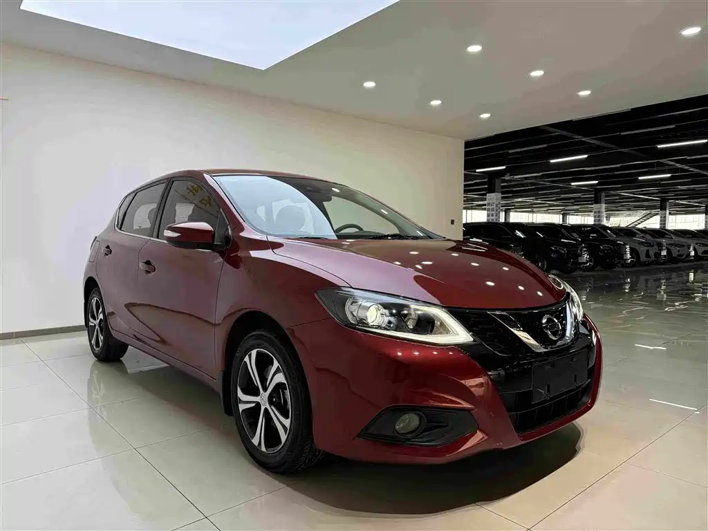Tiida 1.6 L CVT Smart Travel