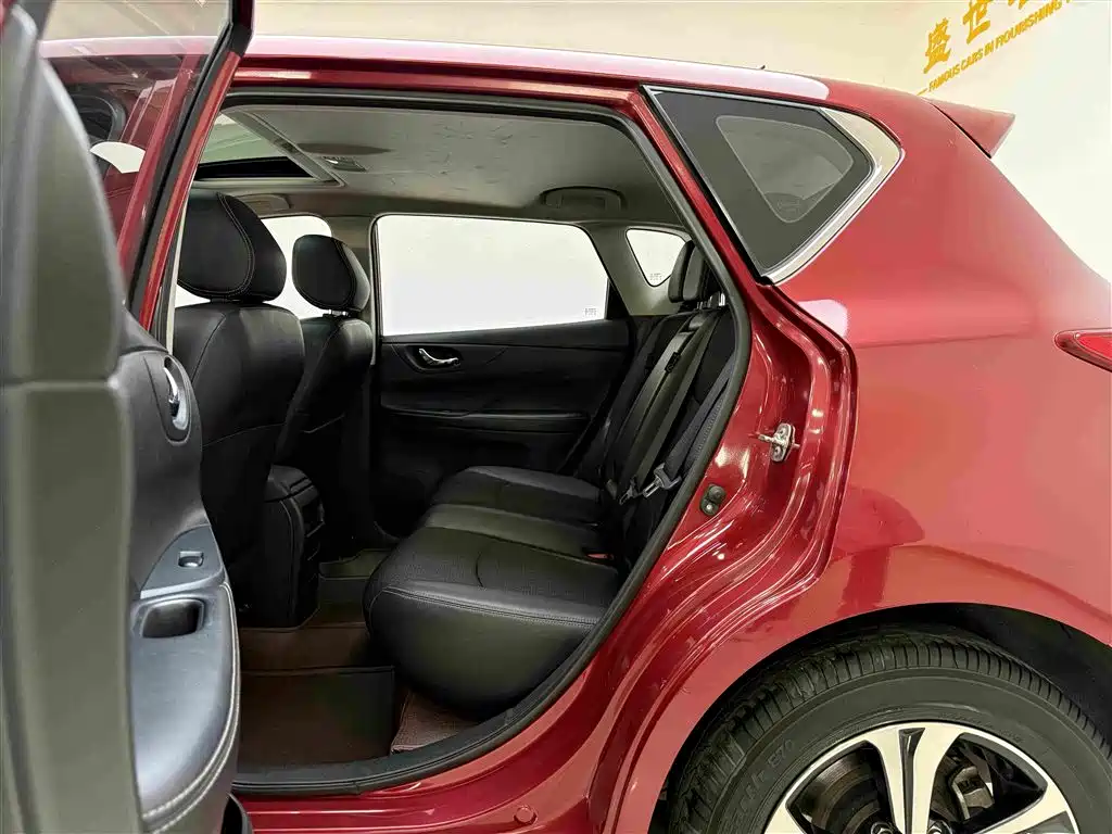 Tiida 1.6 L CVT Smart Travel