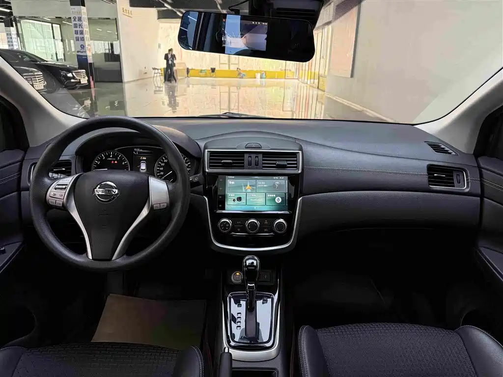 Tiida 1.6 L CVT Smart Travel