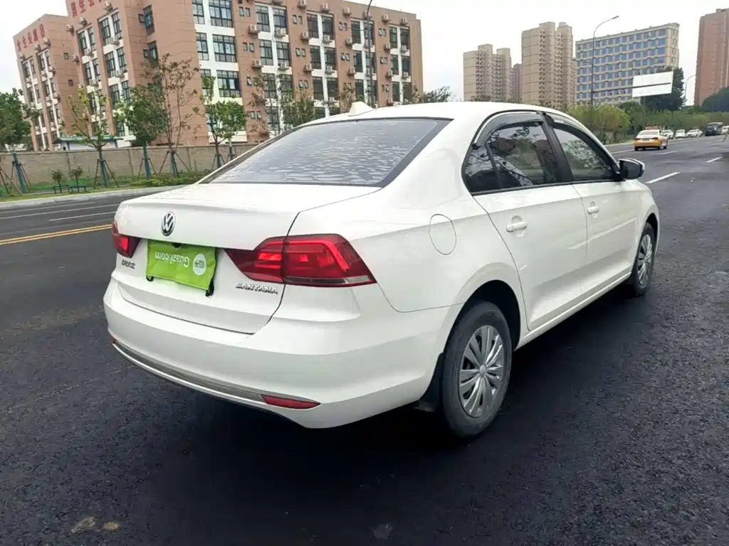 Santana 1.5 L Manual Style