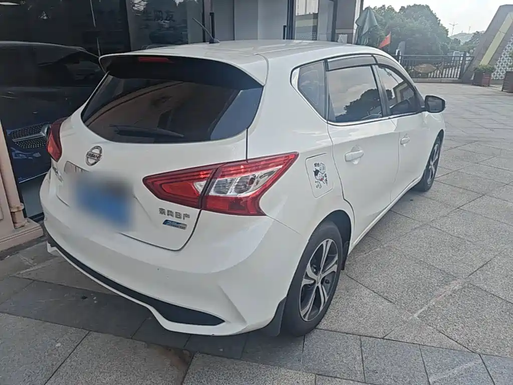 Tiida 1.6 L CVT Smart Travel