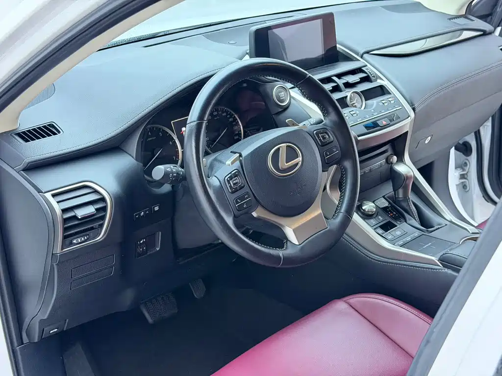 Lexus NX 200 FWD Sharp Travel CN-V