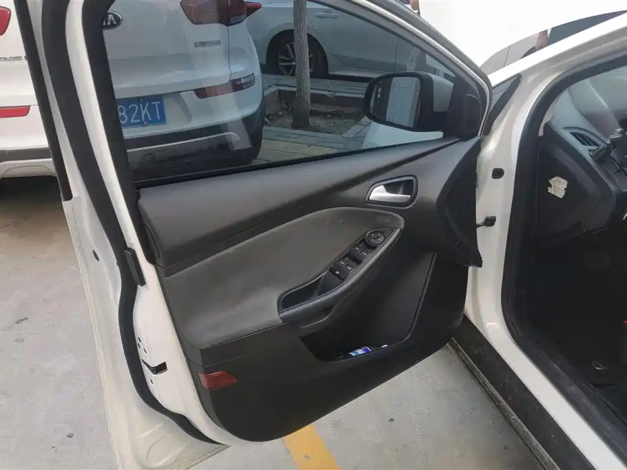 Focus Hatchback 1.6 L Auto Comfort