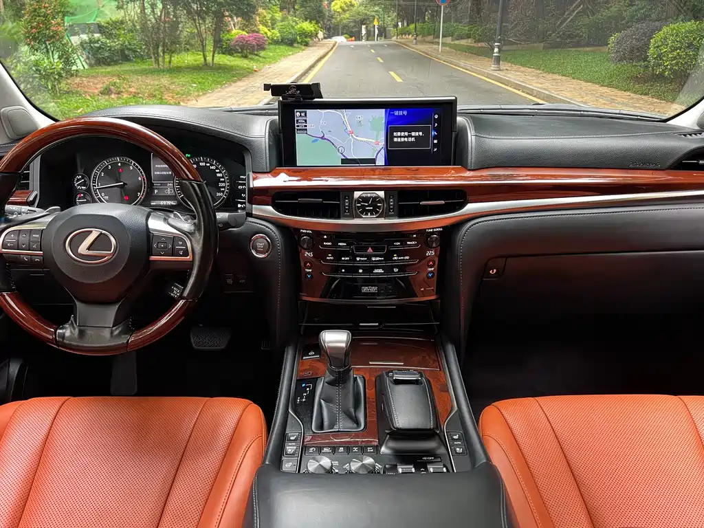 Lexus LX 570 Dynamic Luxury