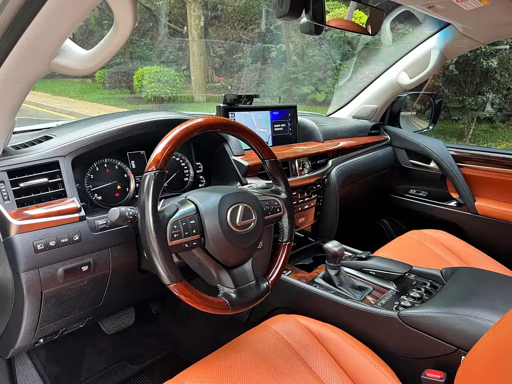 Lexus LX 570 Dynamic Luxury