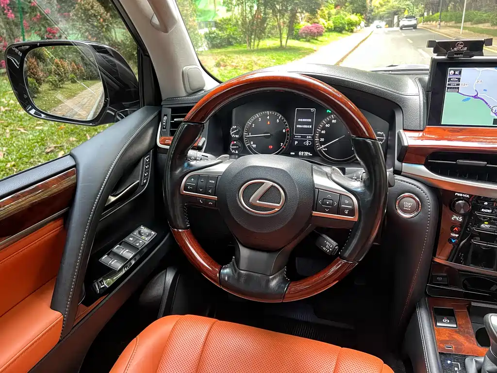 Lexus LX 570 Dynamic Luxury